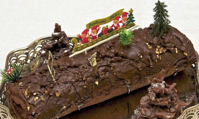 Bûche de Noël Recipe (Yule Log Cake) - Mon Petit Four®
